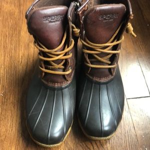 Sperry size 8